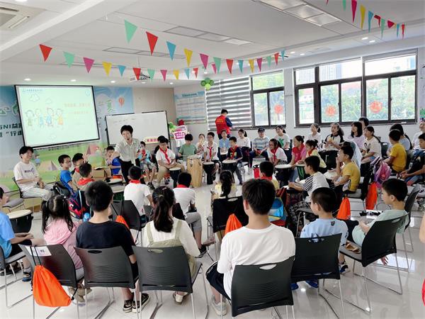 图片7 队员带领孩子们参加心理团辅活动.jpg