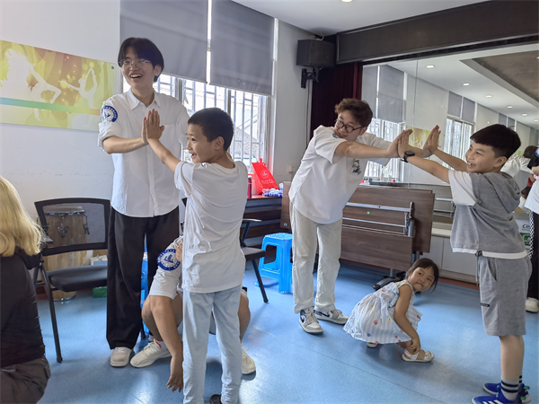 图片1 破冰游戏松鼠和大树.png