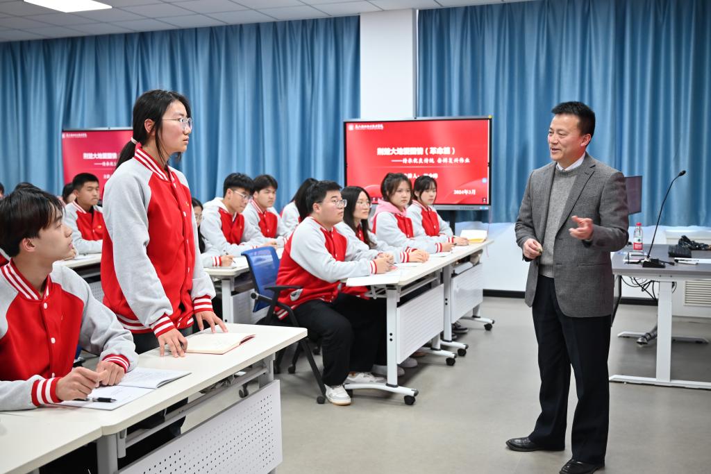 武汉船舶职业技术学院:2024年"开学第一课"开讲 - 中国教育在线 - 职