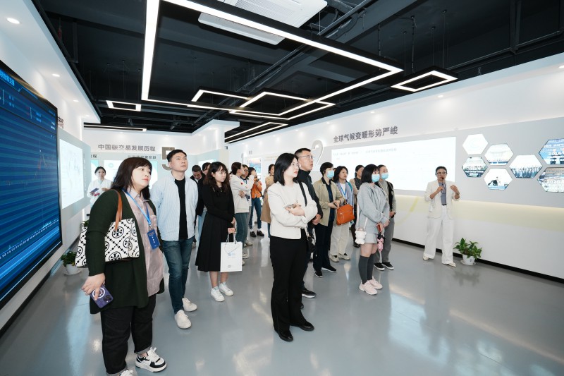 7.与会代表参观浙东环境能源交易所双碳展厅.JPG