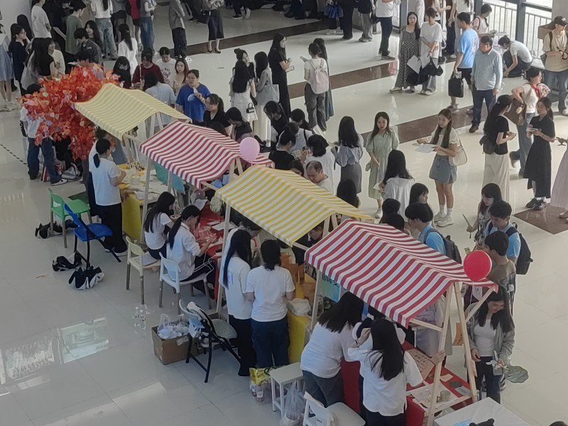 “守艺匠新”非遗集市非遗集市现场.jpg